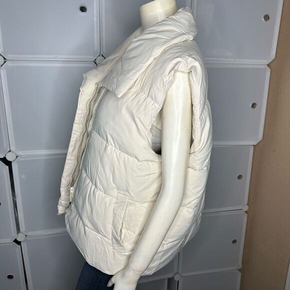 Fashion Cream Puffer Vest Size Large - Picture 5 of 9